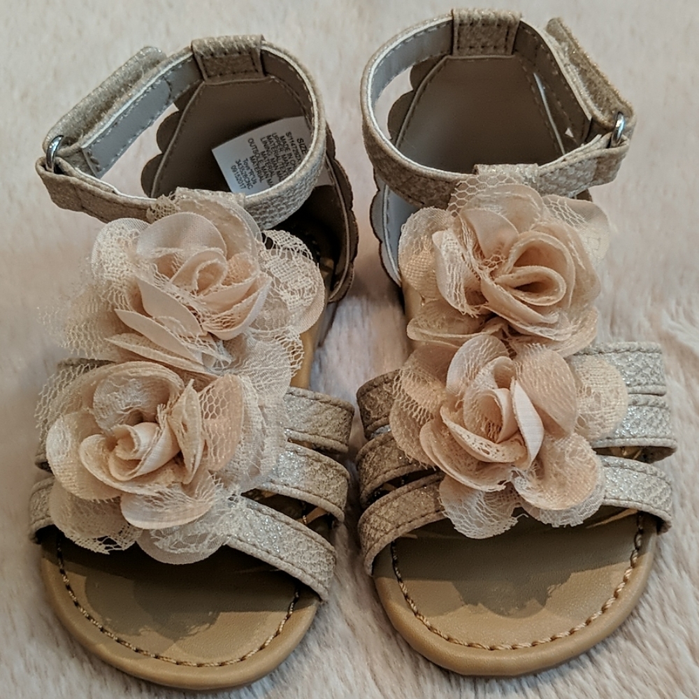 Infant Girl Size 4 Neutral Sandals